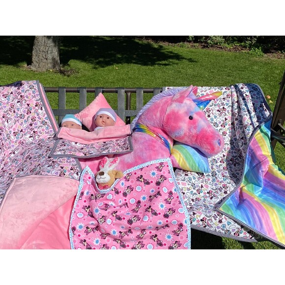 Child gift set -Pillow, Blanket, and Mini Blanket Included (6 designs available) - Picture 9 of 10